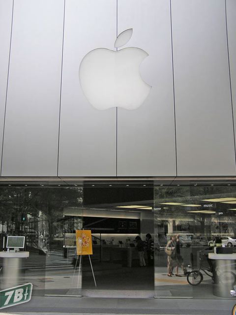 applestoreosaka06.jpg