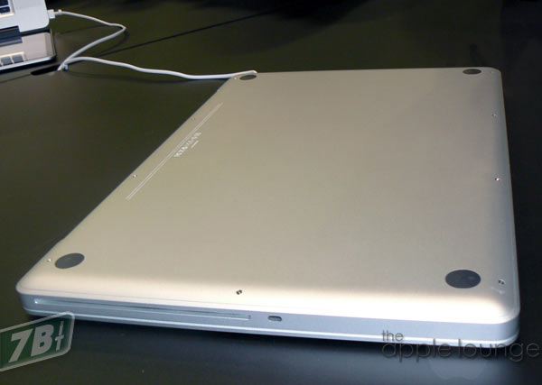 macbookpro17mwsf09_06.jpg