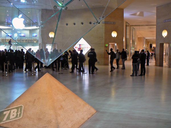 applelouvre013.jpg