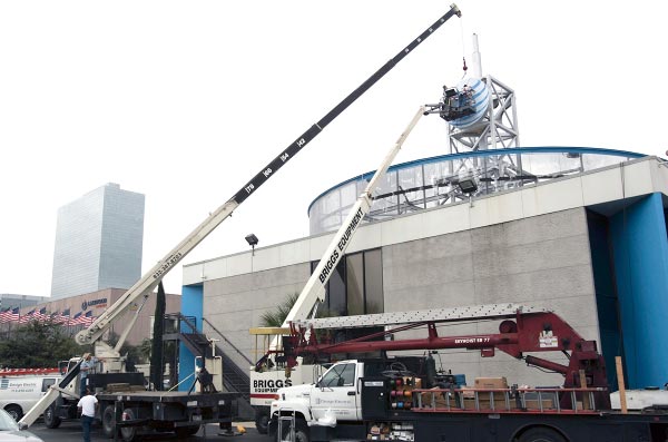 01712b_attnewstoreout