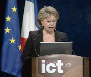 05245b_vivianereding