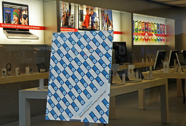 05296d_preapplestoremonaco3