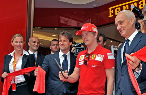 06317d_londraferrariapple 06317d_londraferrariapple