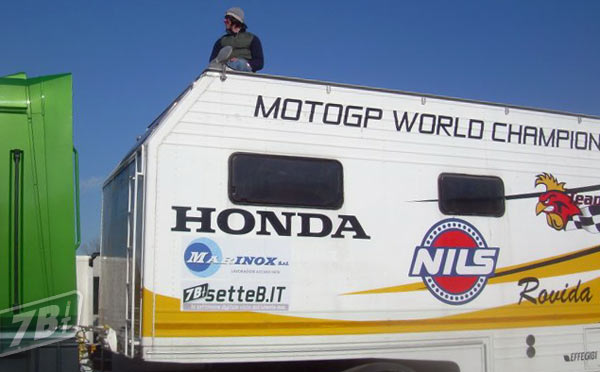 12-08451d_teamgallotruck