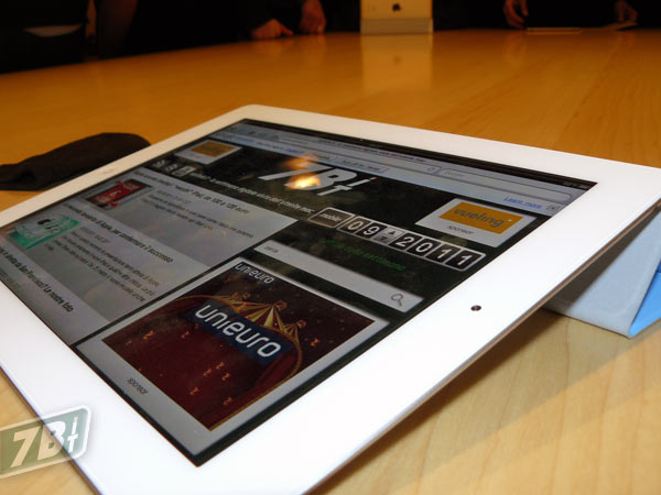 09-10707e_ipad2bianco