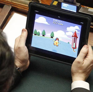 14-10902b_robertomeniaipadcamera